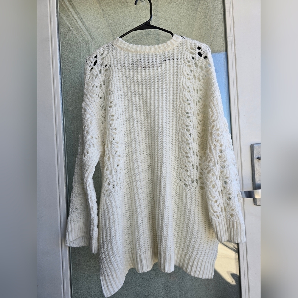 Elegant White Knit Sweater - Picture 4 of 11